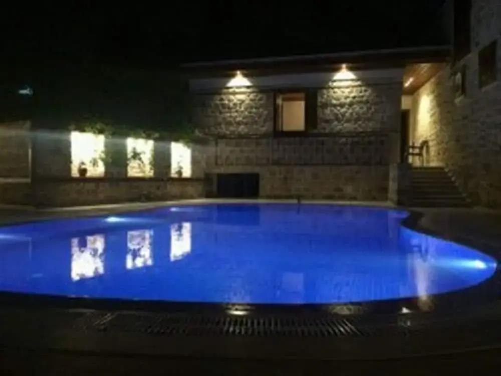 White Garden Hotel 0*