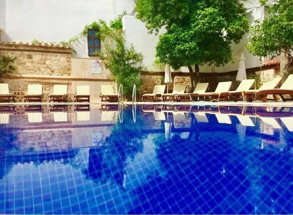 White Garden Hotel 0*