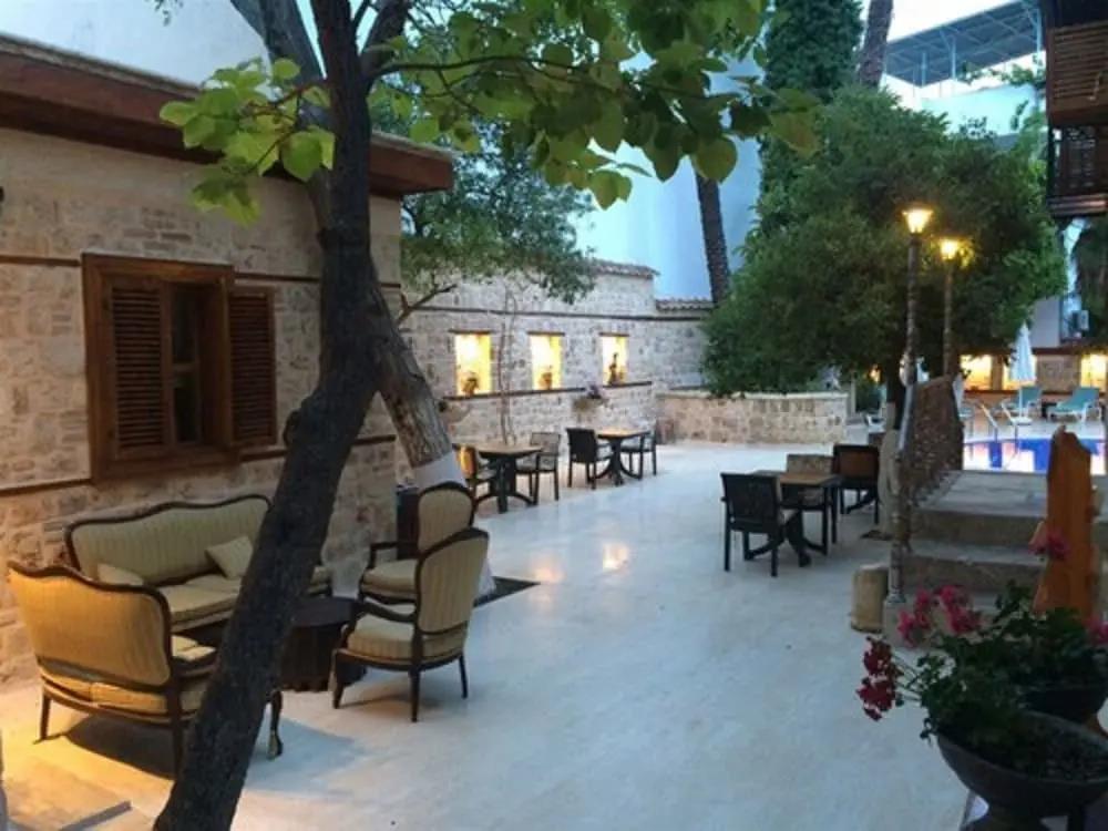 White Garden Hotel 0*