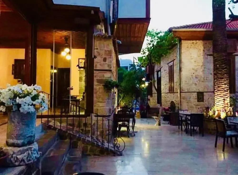 White Garden Hotel 0*