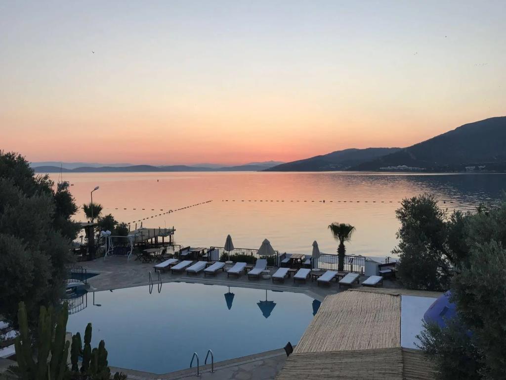 Omar Hotel & Suites 0*