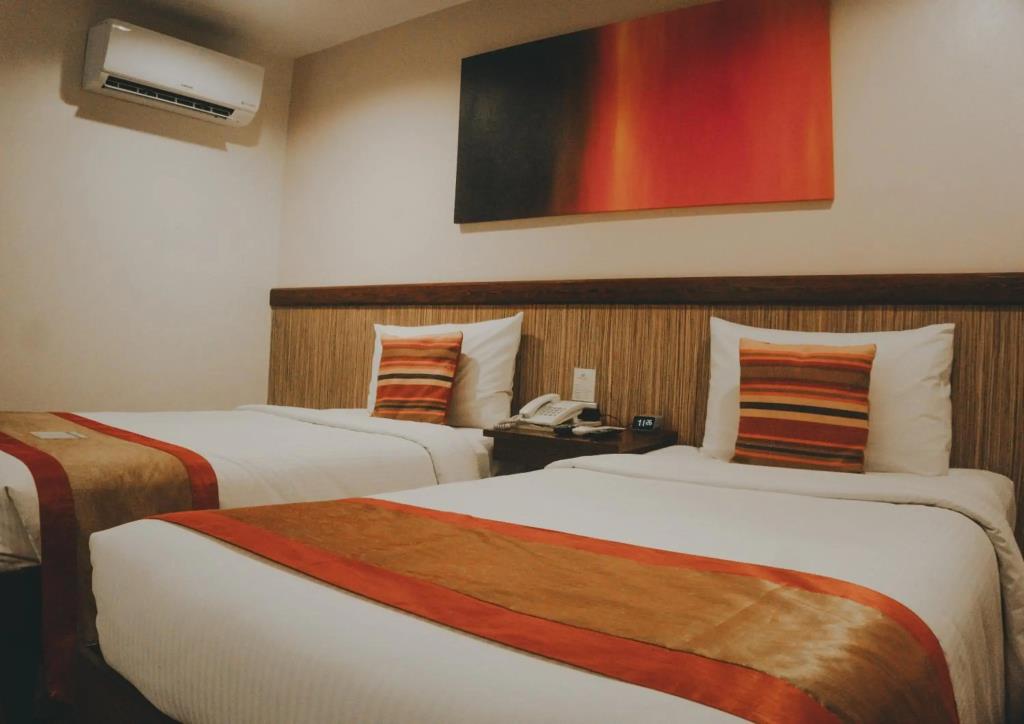 NS Royal Hotel 2*