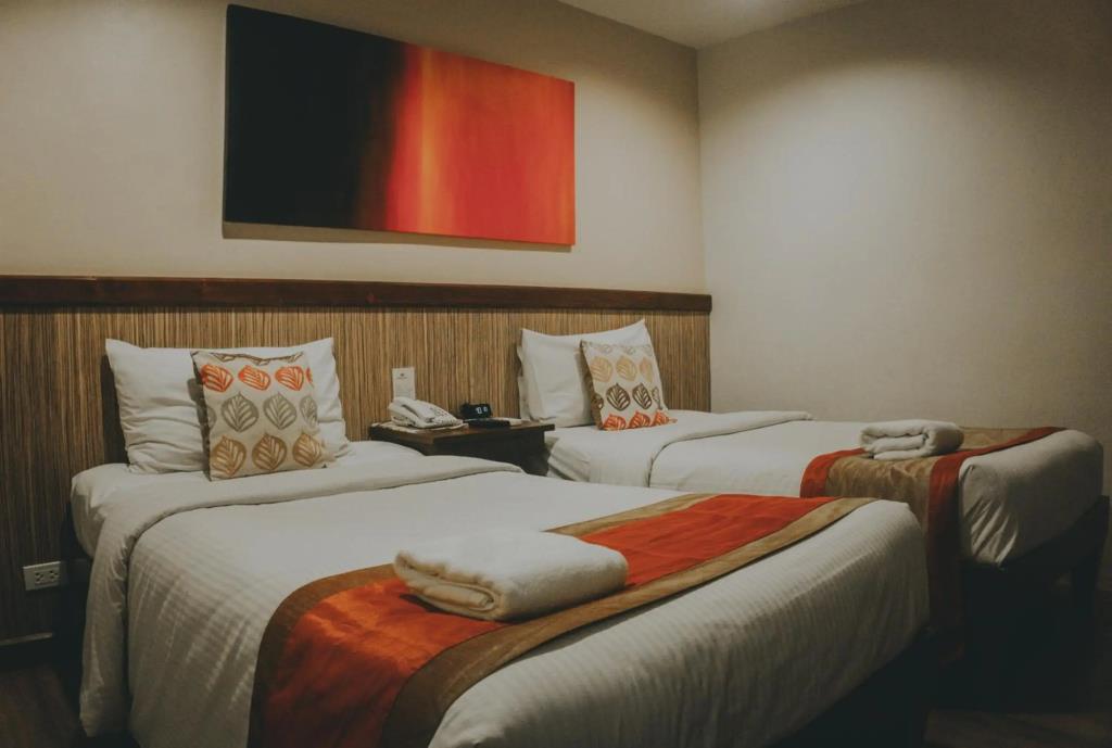 NS Royal Hotel 2*