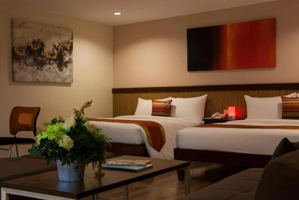 NS Royal Hotel 2*