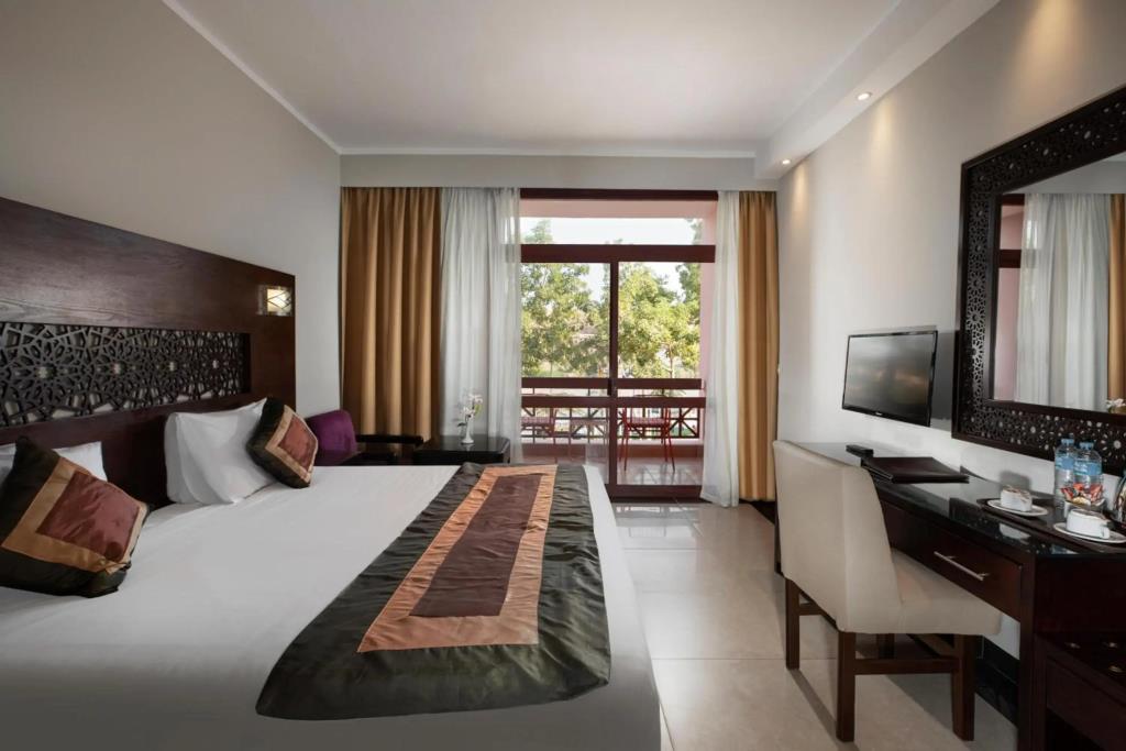 Pyramisa Island Hotel Aswan 5*