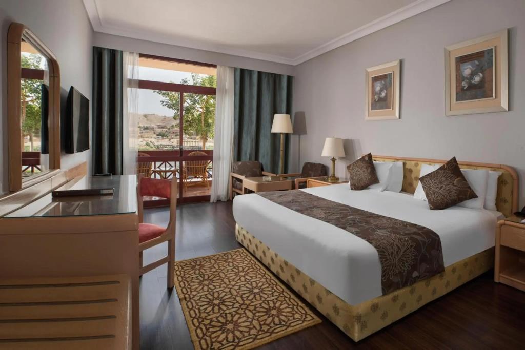 Pyramisa Island Hotel Aswan 5*