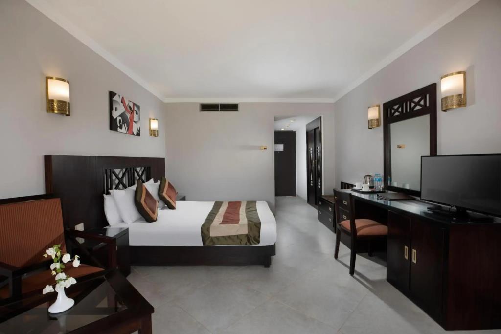 Pyramisa Island Hotel Aswan 5*