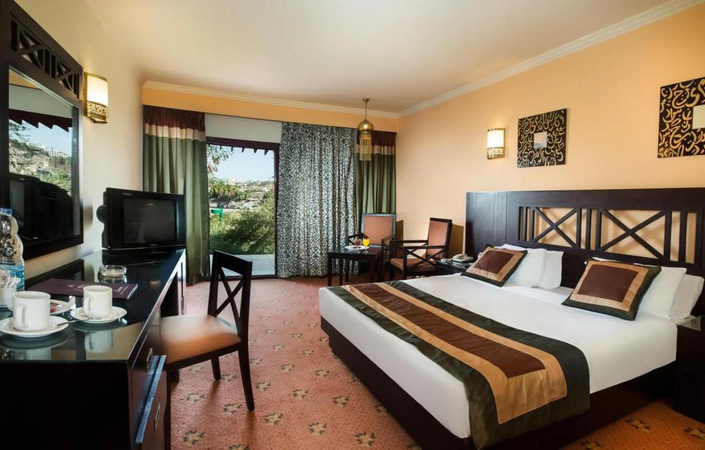 Pyramisa Island Hotel Aswan 5*