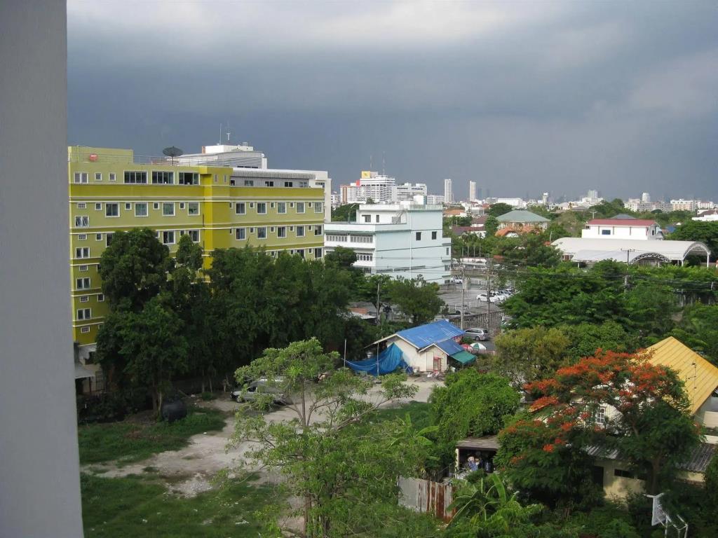 Komol Residence Bangkok 3*