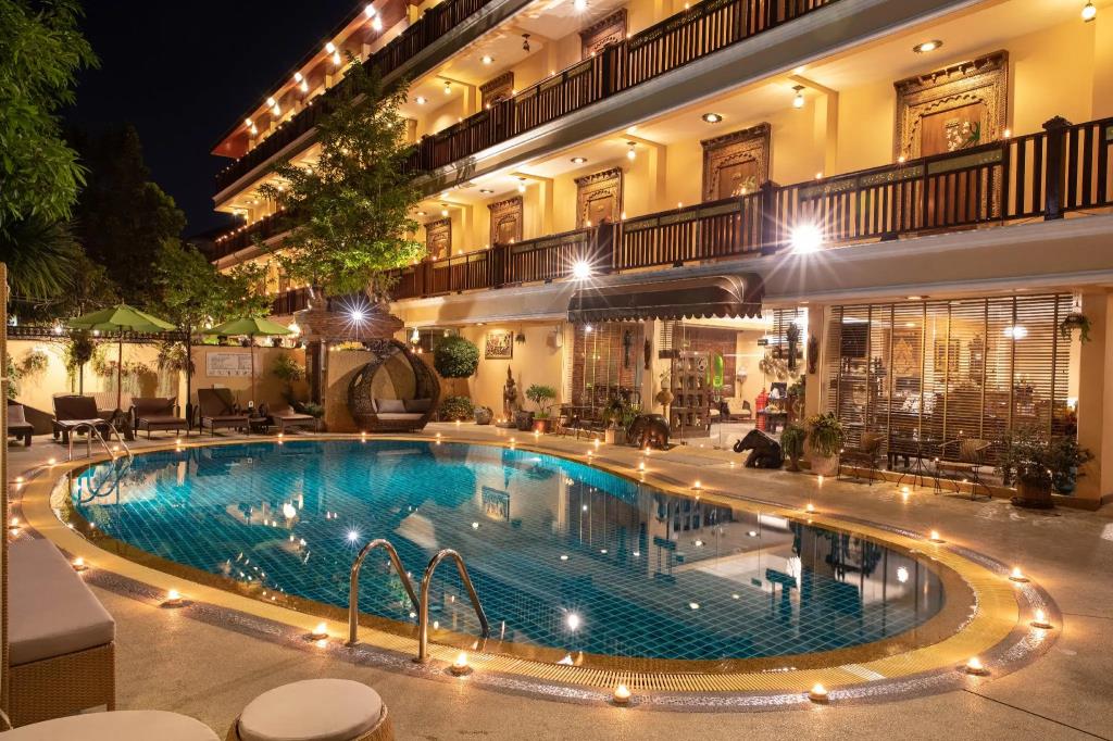 At Chiang Mai Hotel 3*