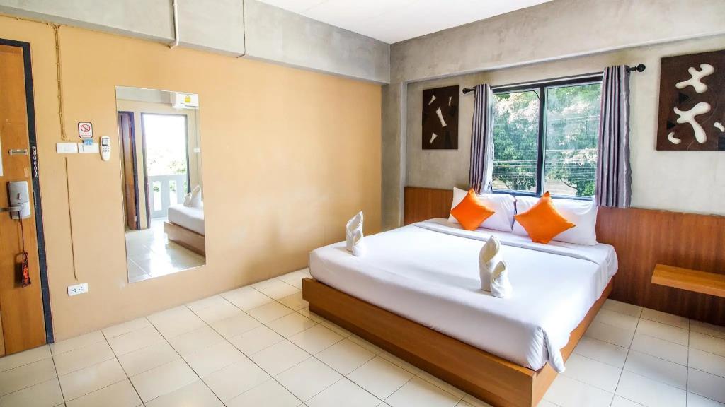 B2 Santitham (Wat Jed Yod) Boutique & Budget Hotel 3*