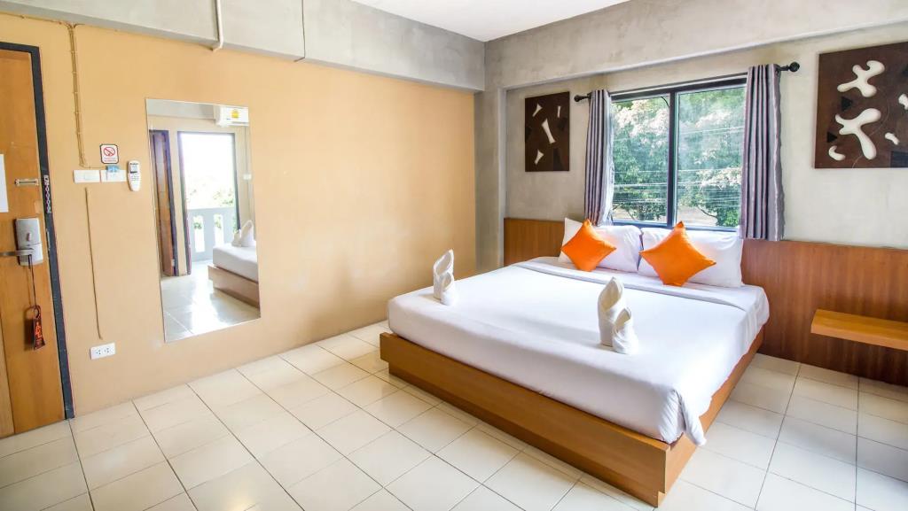 B2 Santitham (Wat Jed Yod) Boutique & Budget Hotel 3*
