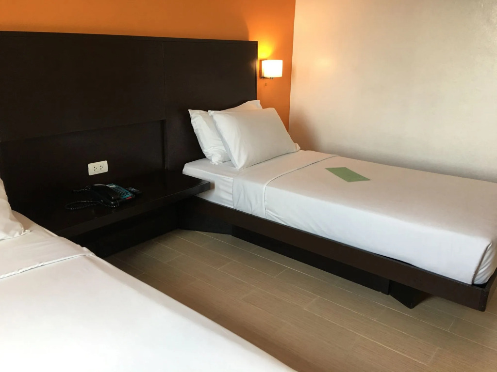 Holiday Inn Express Manila Newport City by IHG 3*