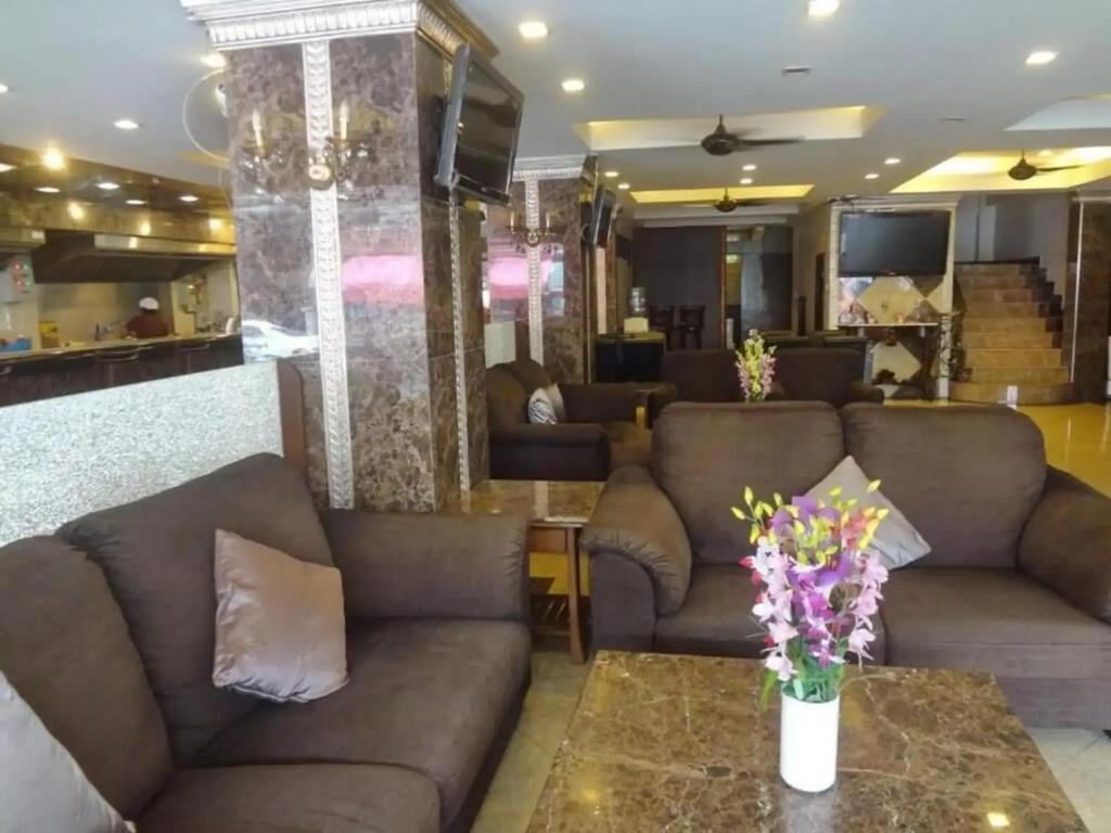 Maleez Lodge Hotel and Restaurant 3*