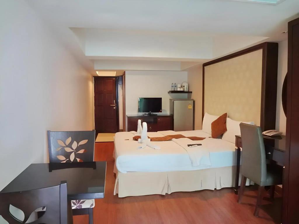 Maleez Lodge Hotel and Restaurant 3*