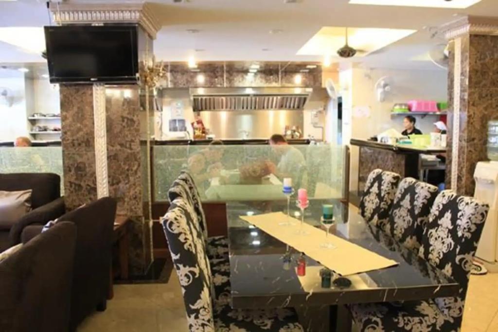 Maleez Lodge Hotel and Restaurant 3*