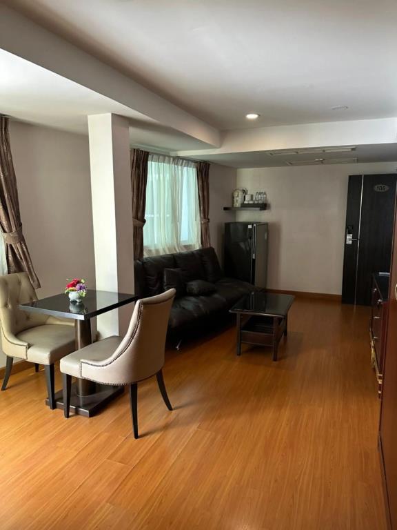 Maleez Lodge Hotel and Restaurant 3*