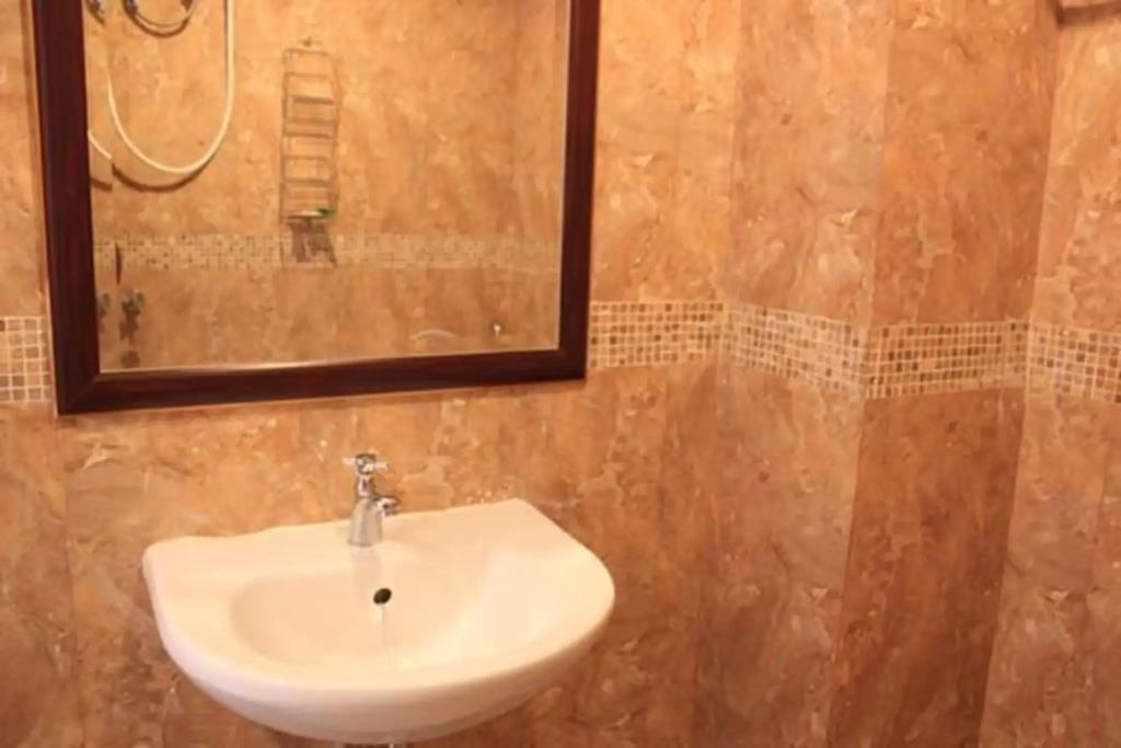 Maleez Lodge Hotel and Restaurant 3*