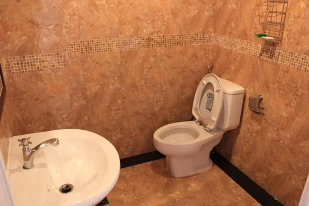 Maleez Lodge Hotel and Restaurant 3*
