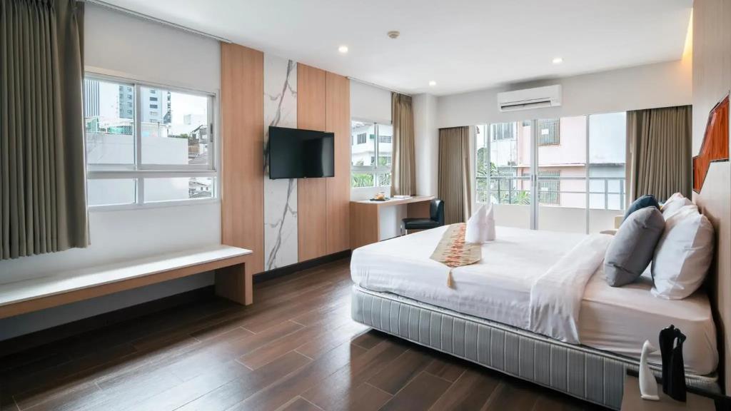 Season Place Hotel 3*