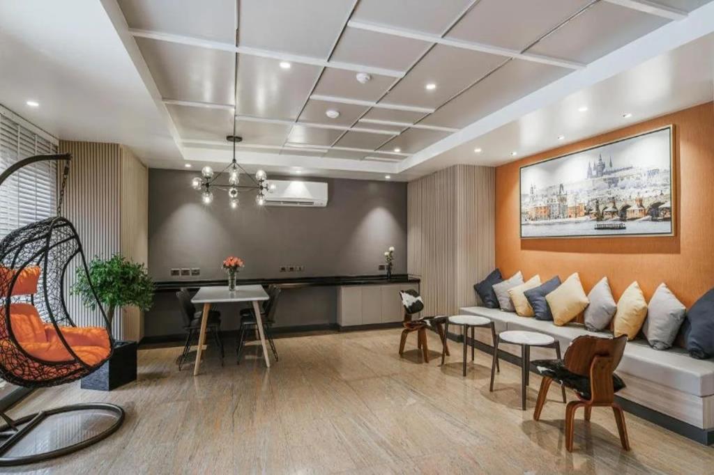 Season Place Hotel 3*