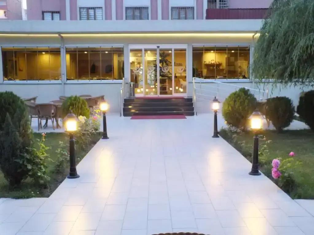 Hotel Izgi Turhan 3*
