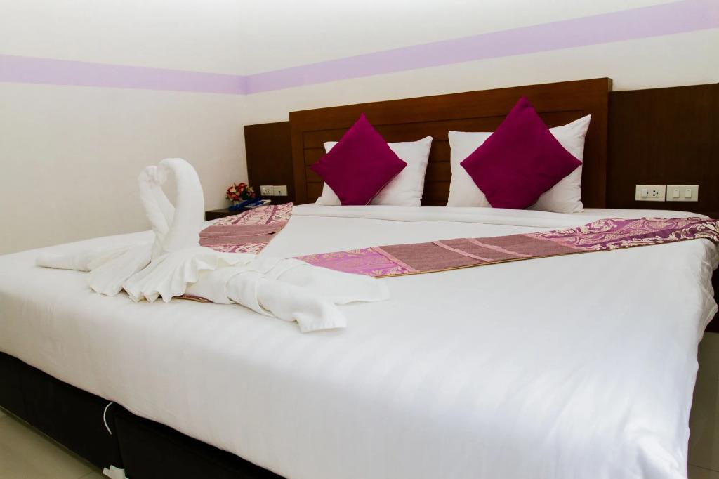 D C Patong 3*