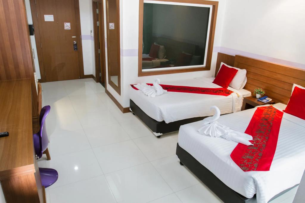 D C Patong 3*