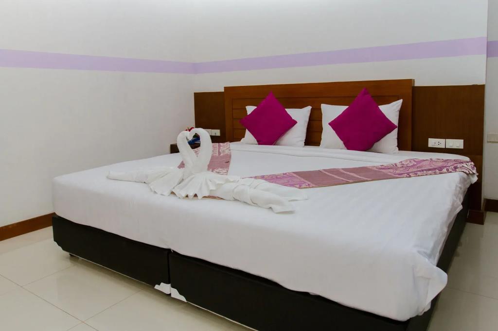 D C Patong 3*
