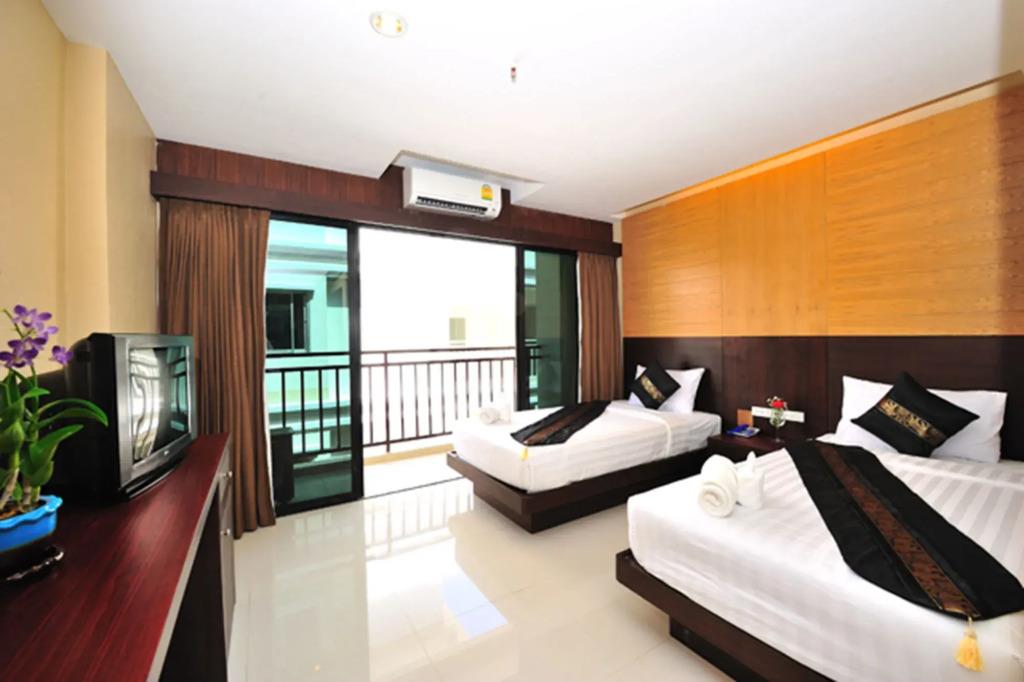 D C Patong 3*