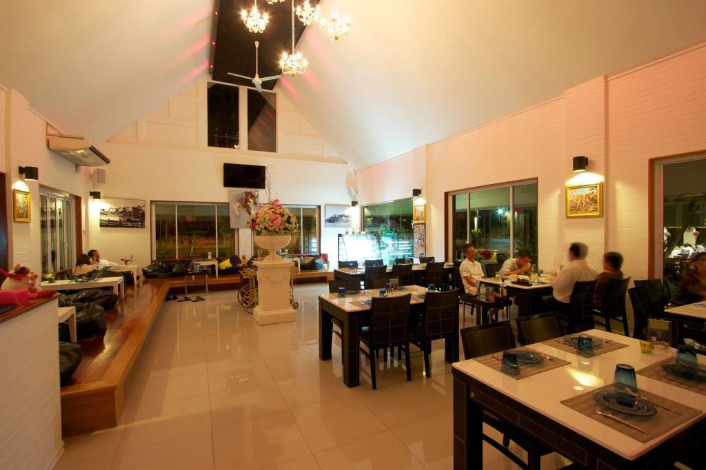 Charn Residence 3*