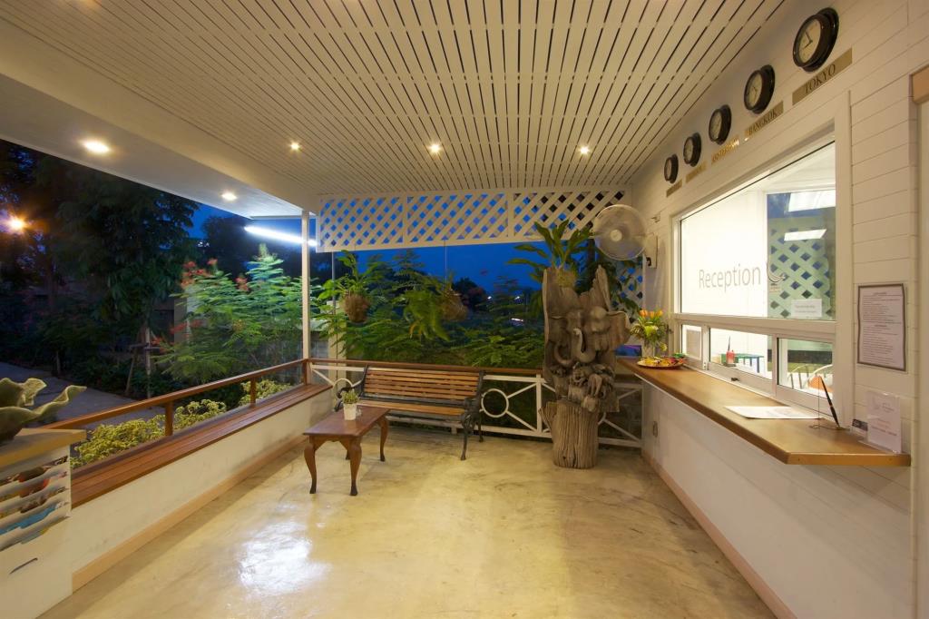 Charn Residence 3*