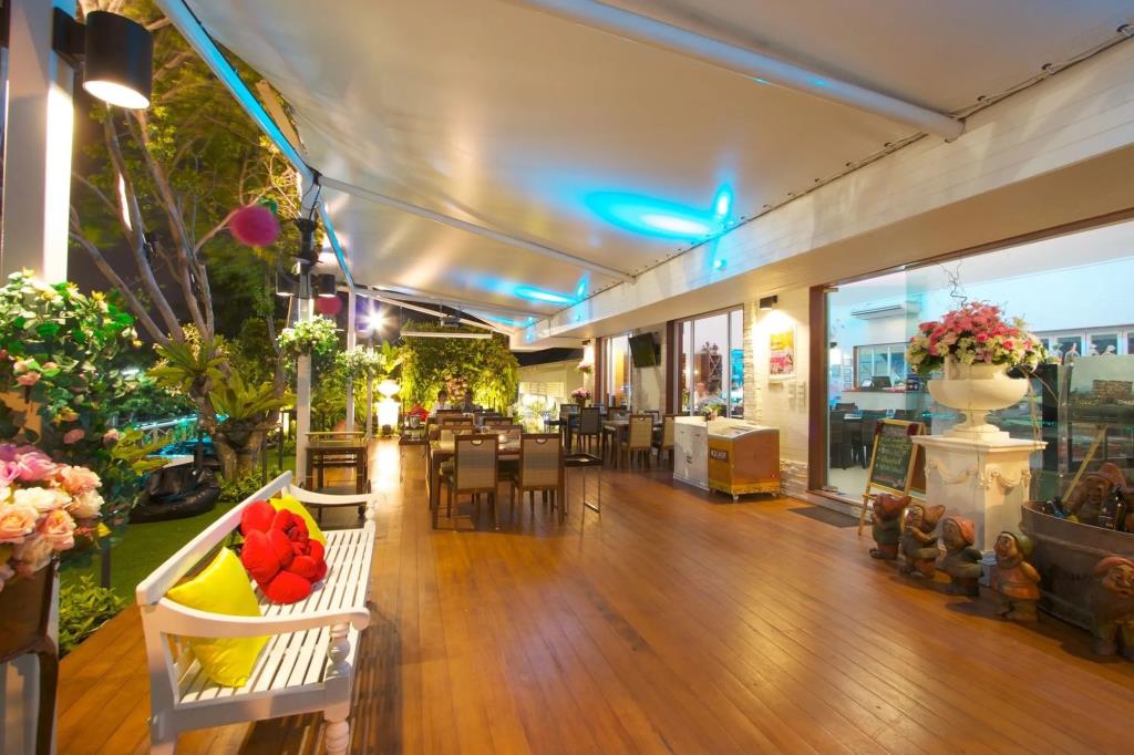 Charn Residence 3*