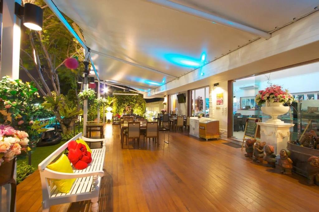 Charn Residence 3*