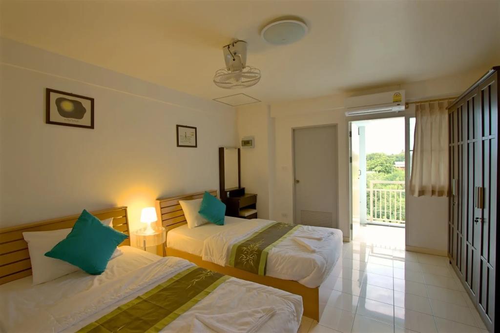 Charn Residence 3*