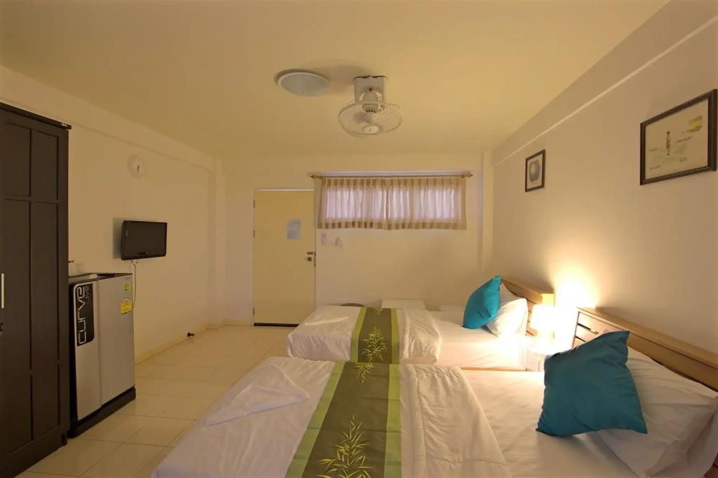 Charn Residence 3*