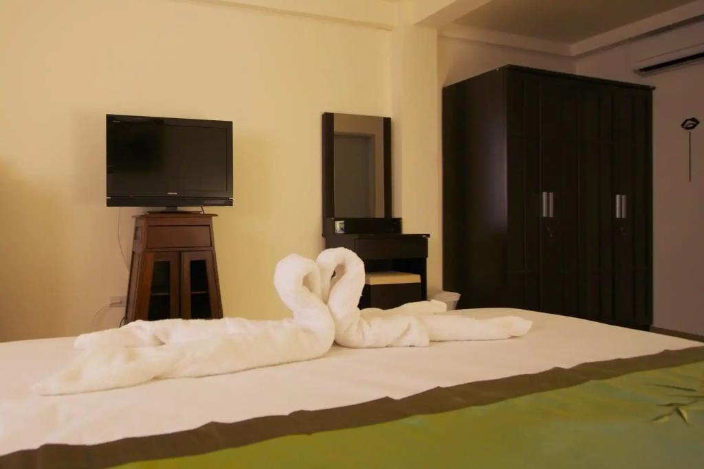 Charn Residence 3*