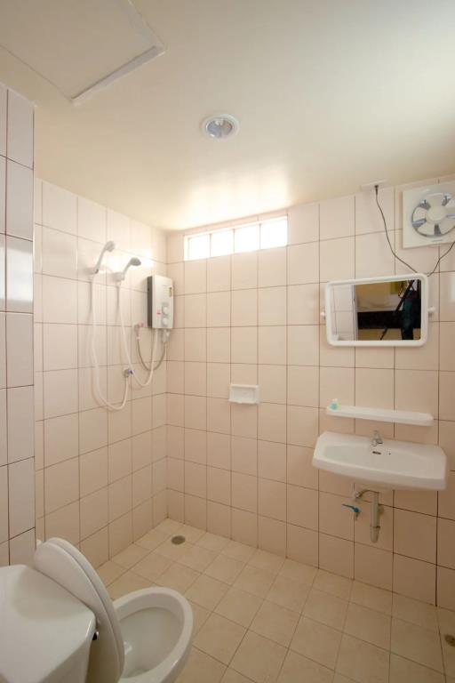 Charn Residence 3*