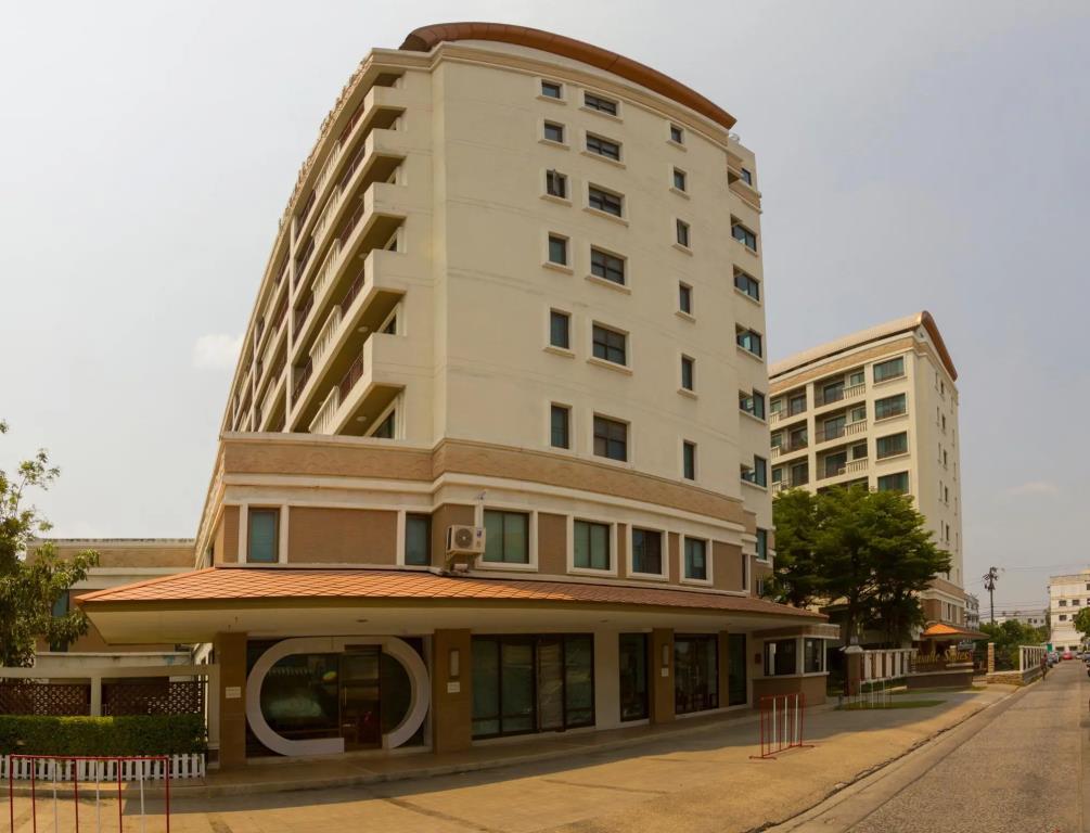 Lasalle Suites Hotel & Residence 3*