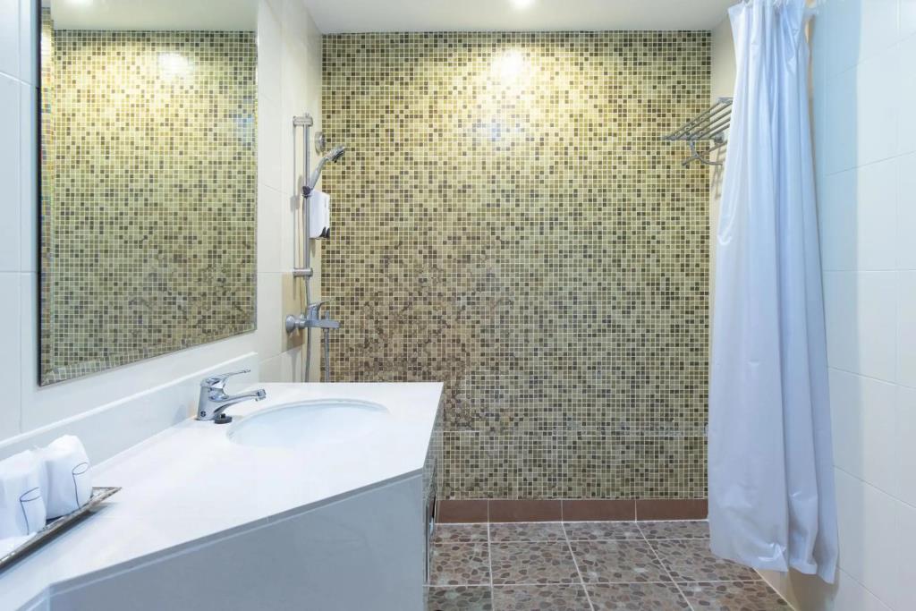 Lasalle Suites Hotel & Residence 3*