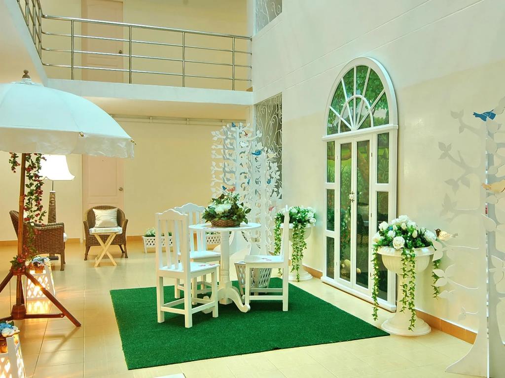 Common Living 3*