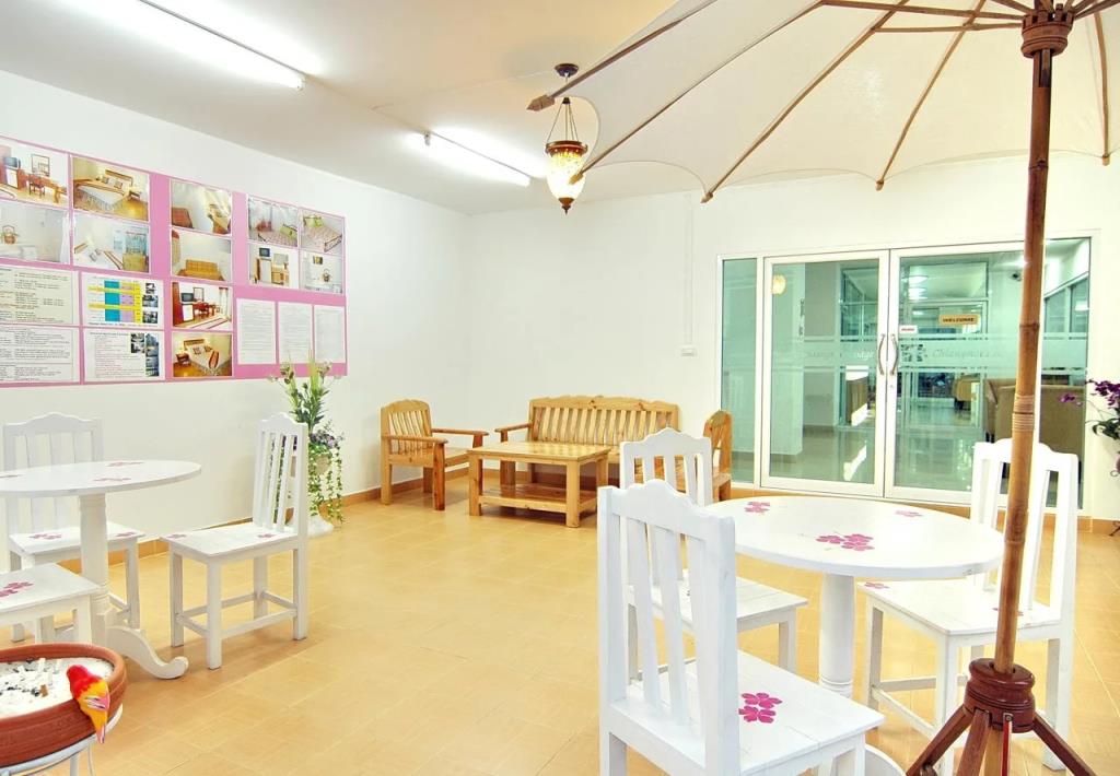 Common Living 3*