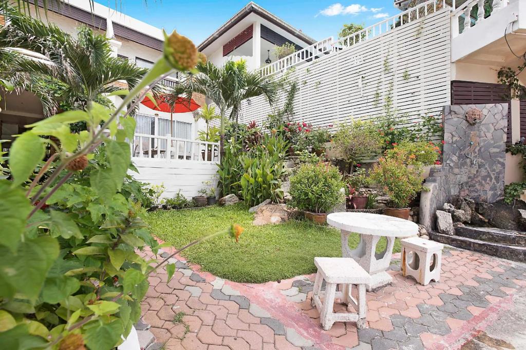 Crystal Bay Beach Resort 3*