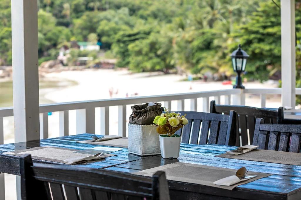 Crystal Bay Beach Resort 3*
