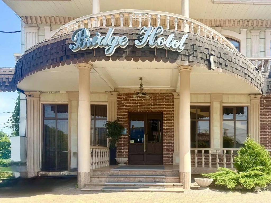 Bridge Hotel 3*