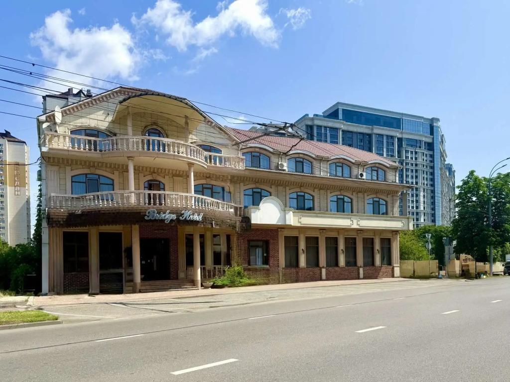 Bridge Hotel 3*