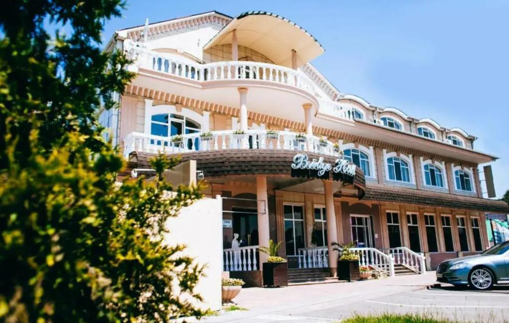 Bridge Hotel 3*
