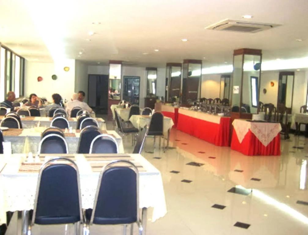 Wangburapa Grand Hotel 3*