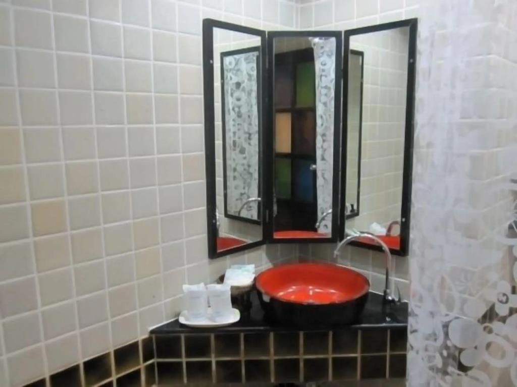 Wangburapa Grand Hotel 3*