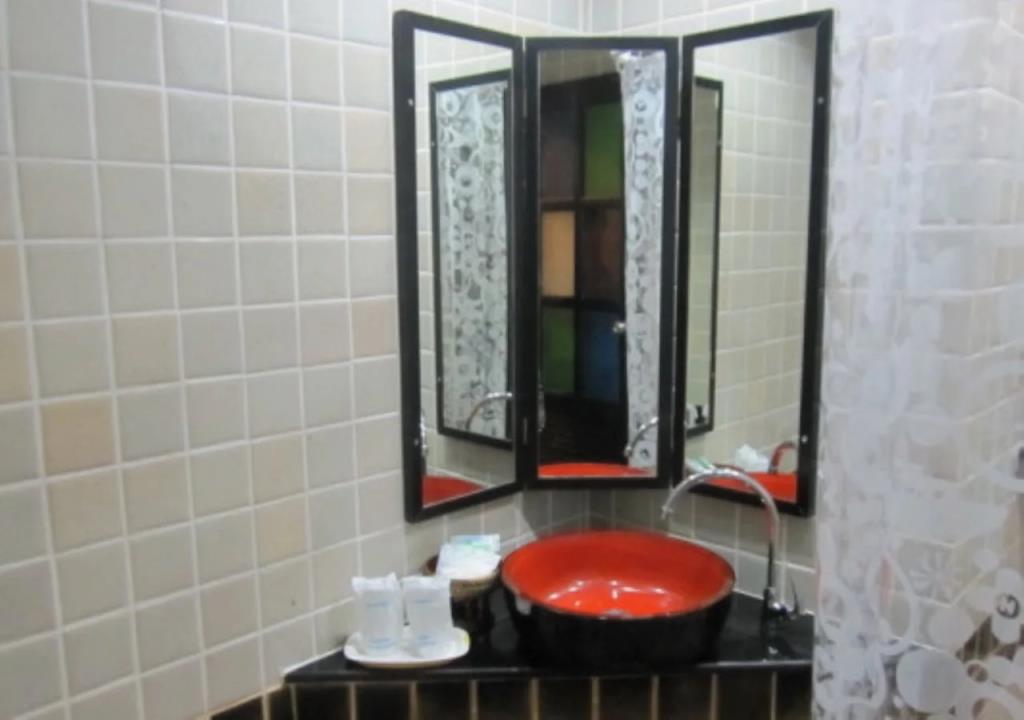 Wangburapa Grand Hotel 3*